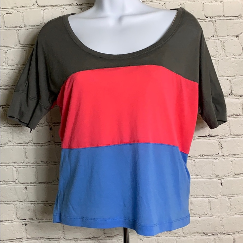 aerie women’s XS short sleeve shirt.